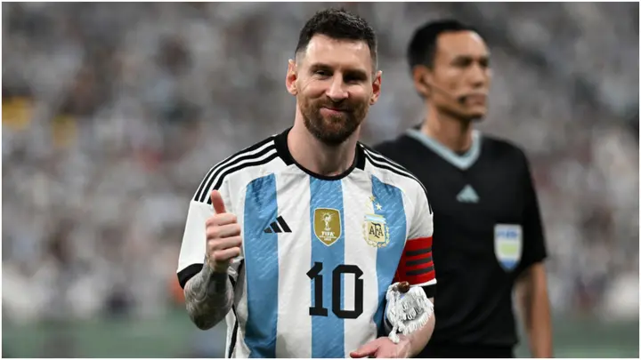 Lionel Messi thumbs up prior to the international friendly match between Argentina and Australia at Workers Stadium. Photo by Di Yin.