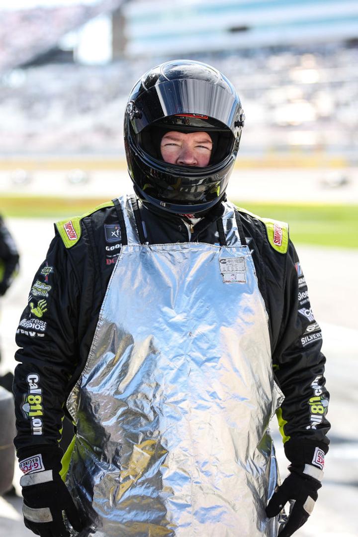 nascar-pit-crew-salary-how-much-do-they-take-home-on-average