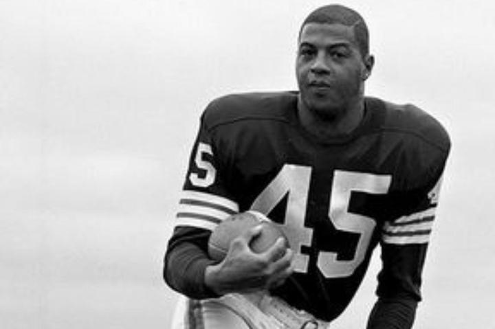 Meet Ernie Davis, the first African American to win the Heisman trophy ...