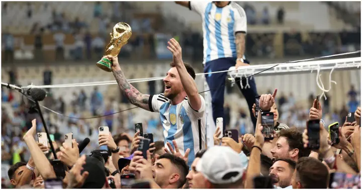 Messi celebrates FIFA World Cup glory with the fans