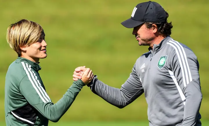 Harry Kewell (R) shakes hands with Celtic's Japanese striker Kyogo Furuhashi