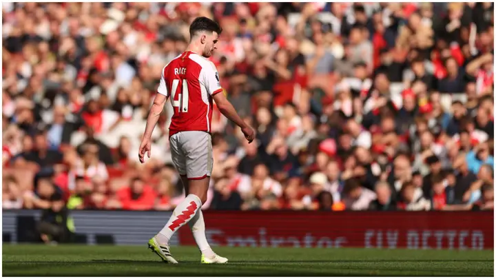 Declan Rice reacts during the Premier League match between Arsenal FC and Tottenham Hotspur at Emirates Stadium. Photo by Ryan Pierse.
