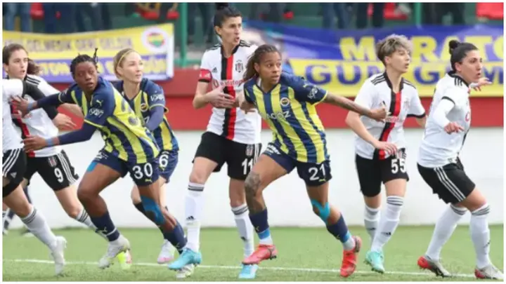 Goal in Turkish derby was allowed to stand after player used genius  football IQ, fans are divided