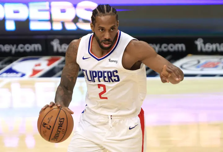 How Large Are Kawhi Leonard's Hands, and How do They Compare to NBA Greats?