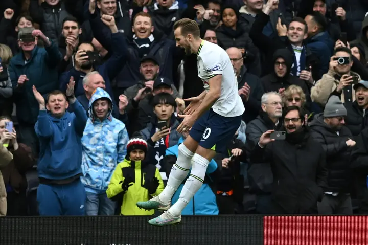 Harry Kane scored twice against Nottingham Forest to restore Tottenham to winning ways