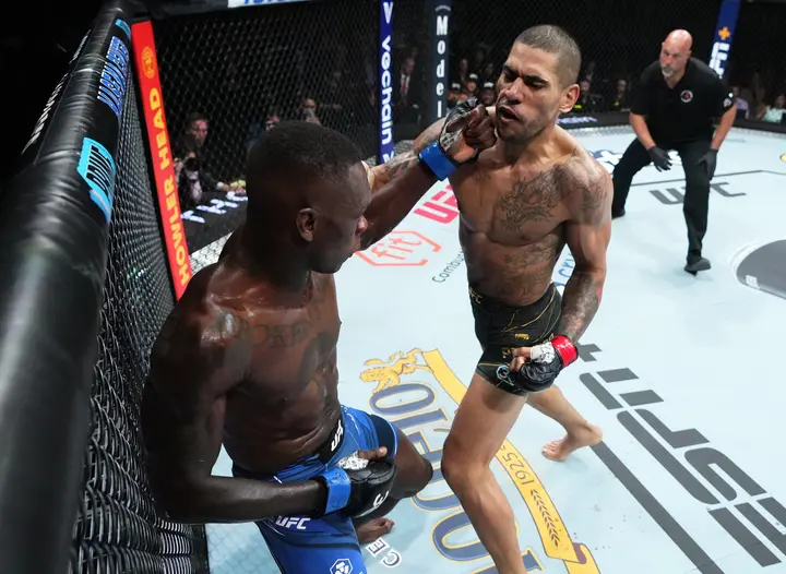 Israel Adesanya Reclaims Ufc Middleweight Belt With Stunning Knockout