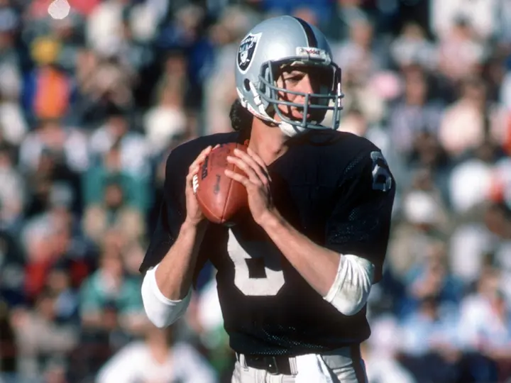 Best NFL Quarterbacks in History Who Stand 6-Feet or Shorter