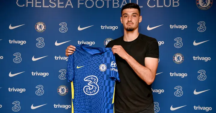 Armando Broja of Chelsea signs a contract extension at Stamford Bridge on July 18, 2021 in London, England. (Photo by Darren Walsh/Chelsea FC via Getty Images)