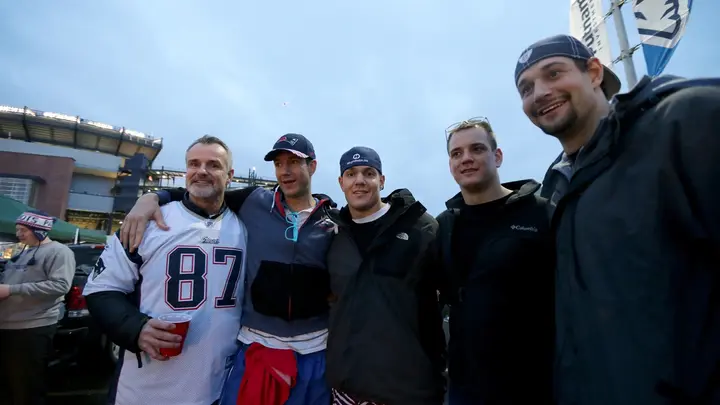 How many Gronkowski brothers are in the NFL?