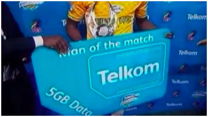 Mamelodi Sundowns' Hlompho Kekana captain went viral for receiving 5GB of mobile data. Photo: The Sun.