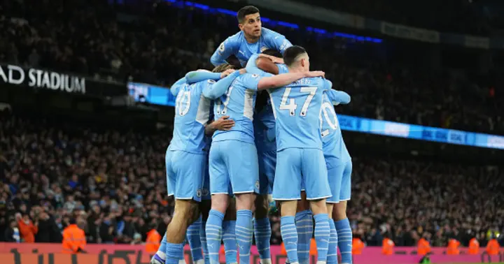 Kevin De Bruyne celebrates with teammates after scoring their side's second goal against Brentford (Photo by Matt McNulty - Manchester City/Manchester City FC via Getty Images)